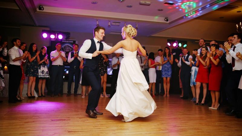 wedding couple dancing