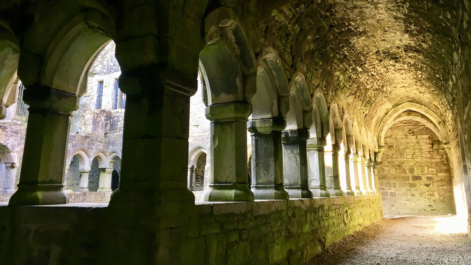 Moyne Abbey Cloisters 1600_900